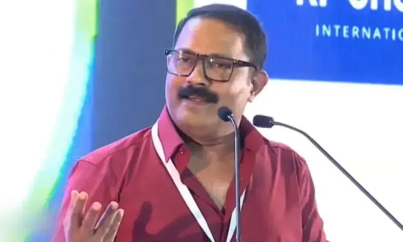 നിരീശ്വരവാദി പേജുകൾ ഏറ്റവും ഫോളോ ചെയ്യുന്നത് മുസ്ലിം പെൺകുട്ടികൾ, അവരുടെ പുരോഗതി സമുദായ സംഘടനകൾക്ക് മനസിലാകുന്നില്ല; ആശങ്ക പ്രകടിപ്പിച്ച് മന്ത്രി ഷാജി