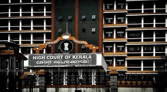 ട്രഷറി–ആസൂത്രണ വകുപ്പ് സ്ഥലംമാറ്റത്തിൽ സർക്കാരിന് ആശ്വാസം; ട്രിബ്യൂണൽ ഉത്തരവ് ഒരു മാസത്തേക്ക് സ്റ്റേ ചെയ്ത് ഹൈക്കോടതി