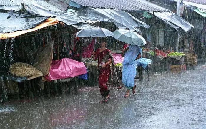 ചക്രവാതച്ചുഴി, സംസ്ഥാനത്ത് മഴ ശക്തമാകും; ഇന്ന് രണ്ട് ജില്ലകളില് യെല്ലോ അലേര്ട്ട്