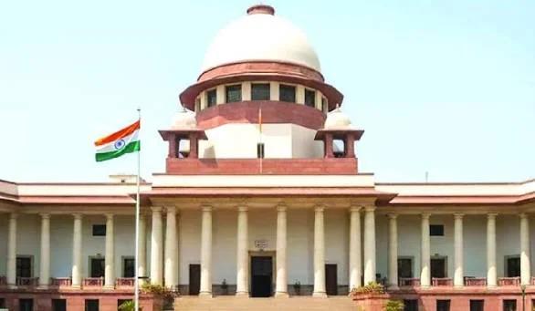 ജോലിയുള്ള ഭാര്യയ്ക്ക് ജീവനാംശം നൽകണോ? മലയാളി ദമ്പതിമാരുടെ തർക്കം സുപ്രീംകോടതിയിൽ; ഫെയ്സ്ബുക്ക് പോസ്റ്റുകളിൽ ഭർത്താവിനെതിരേ കോടതിയലക്ഷ്യനടപടി