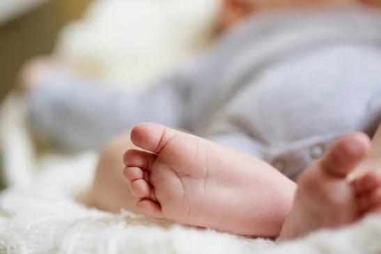 കൃത്രിമ ഗർഭധാരണം: പ്രായപരിധി കഴിഞ്ഞ ദമ്പതികൾക്ക് സ്വന്തം ഉത്തരവാദിത്തത്തിൽ ചികിത്സ തുടരാൻ ഹൈക്കോടതിയുടെ അനുമതി