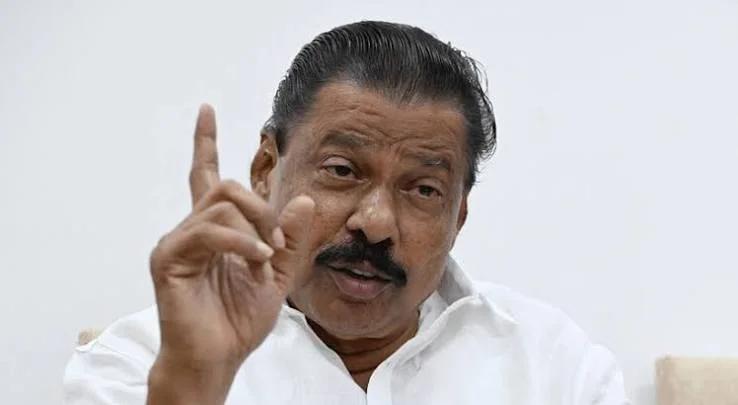 കല്ലും തീപ്പന്തവും ഹോസ്റ്റലിലേക്ക് എറിഞ്ഞു ; എസ്എഫ്ഐയെ തകര്ക്കാന് പൊലീസിനെ ഉപയോഗിച്ചാല് ചെറുക്കും