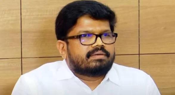 'ക്ഷേത്രത്തിൽ കയറി എന്തും കാണിക്കാമെന്ന് കരുതേണ്ട, വല്ലാണ്ട് കളിക്കാൻ നിൽക്കേണ്ട'; ആർഎസ്എസിനെതിരേ സിപിഎം ജില്ലാ സെക്രട്ടറി കെ കെ രാഗേഷ്