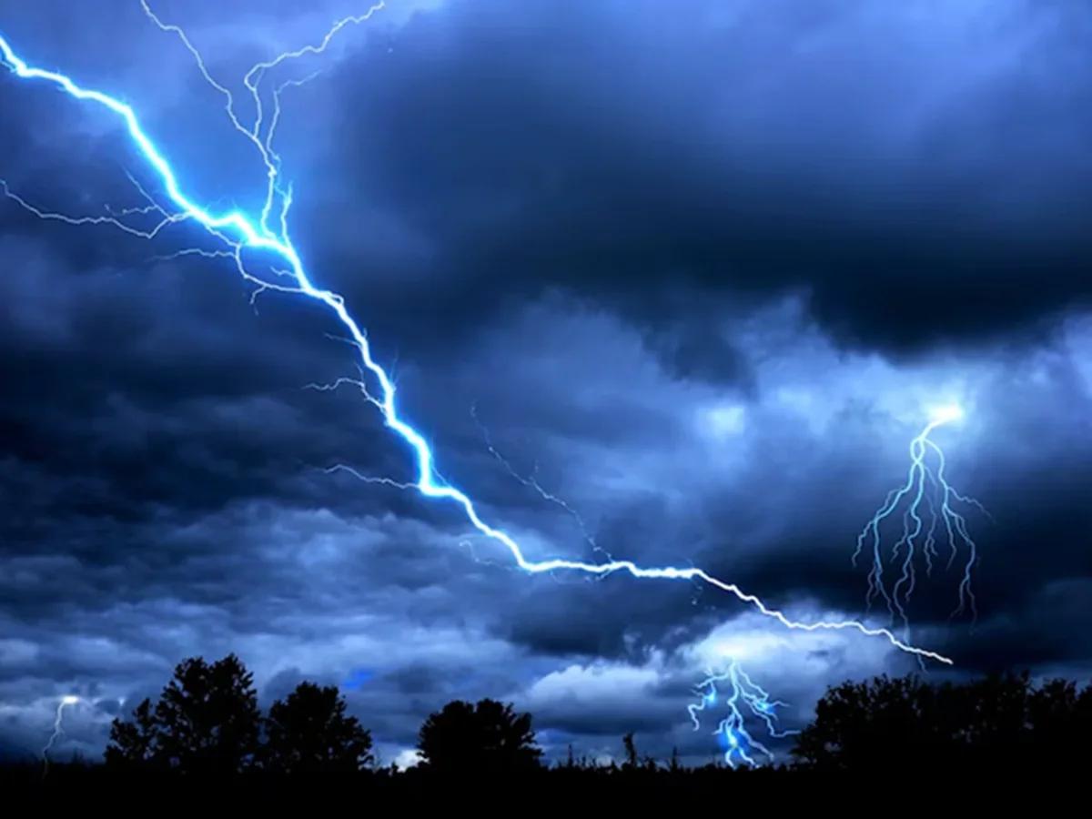 ഇപ്പോഴത്തെ ഇടിമിന്നൽ സർവ്വത്ര അപകടകാരി; വേണം അതീവ ജാഗ്രത