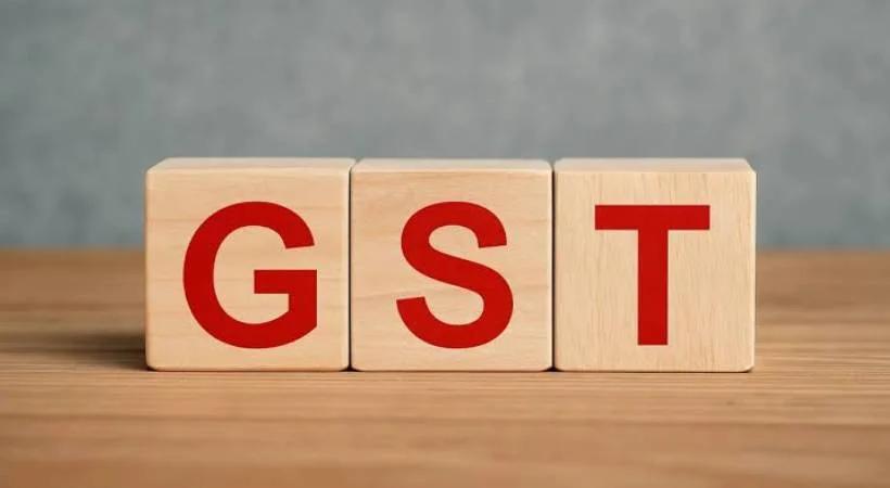 GST ഉദ്യോഗസ്ഥരുടെ അധികാരം വെട്ടിക്കുറയ്ക്കാൻ കേന്ദ്രം; അറസ്റ്റ് ചെയ്യാനുള്ള അധികാരം എടുത്ത് മാറ്റിയേക്കും