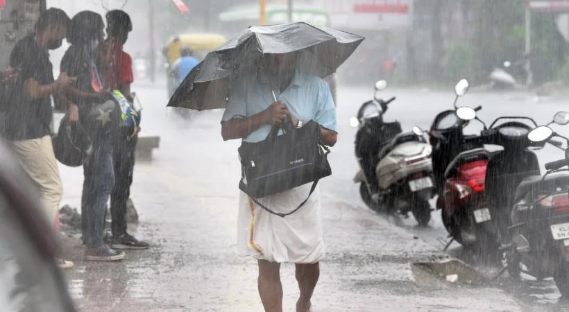 കേരളത്തിൽ വീണ്ടും മഴ ശക്തമാകുന്നു; ഇന്ന് 7 ജില്ലകളിൽ യെല്ലോ അലേർട്ട്, നാളെ 6 ജില്ലകളിൽ മുന്നറിയിപ്പ്