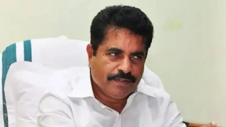 ‘കൂടിയാലോചനകളില്ല’; വി.ഡി. സതീശനെതിരെ മല്ലികാര്ജുന് ഖർഗെയ്ക്ക് പരാതി നൽകി അടൂർ പ്രകാശ്