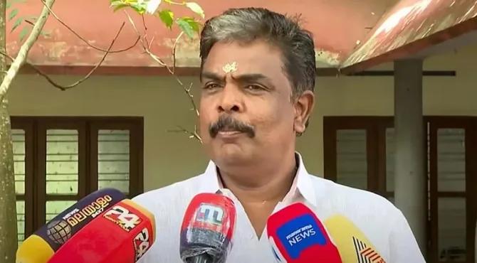 സത്യം തെളിയും..ചെമ്പ് പാളിയായതുകൊണ്ട് തന്നെയാണ് അങ്ങനെ എഴുതിയത്”; ശബരിമല സ്വർണപ്പാളി വിവാദത്തിൽ മുരാരി ബാബു