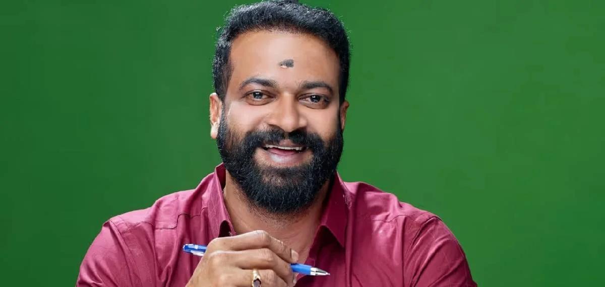 ആർ സുഗതന്റെ ഒപ്പ് വ്യാജമായി ഇട്ടെന്ന പരാതി: മേയർ വി വി രാജേഷ് ഉൾപ്പെടെ മൂന്ന് പേർക്കെതിരെ കേസെടുത്ത് പൊലീസ്