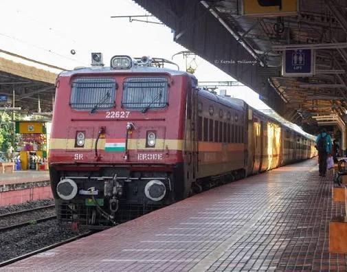 ഒറ്റയടിക്ക് 250 ട്രെയിനുകൾ റദ്ദാക്കി ഇന്ത്യൻ റെയിൽവെ; 'മുൻകരുതൽ നടപടി'; നിസാമുദ്ദീൻ, ന്യൂഡൽഹി സ്റ്റേഷനുകൾ അടച്ചു