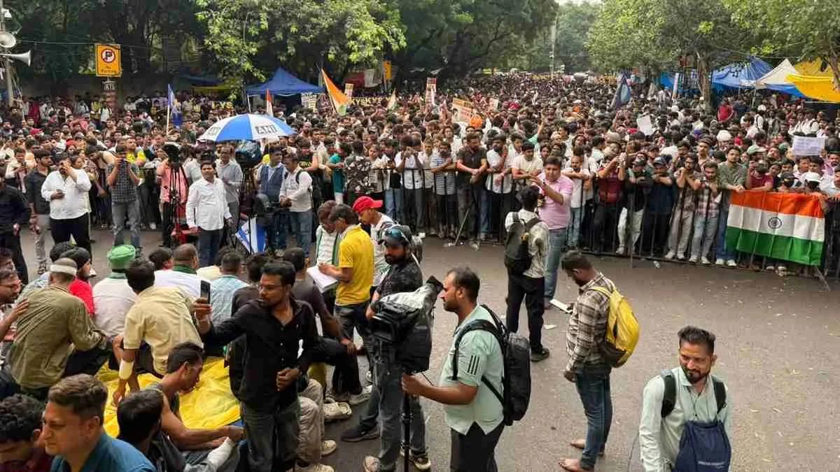 പ്രതിഷേധം തുടങ്ങും മുൻപെ ഡൽഹിയിലെങ്ങും അറസ്റ്റുകൾ, വിമാനതാവളത്തിൽ ദീപ്കെയുടെ അറസ്റ്റ്, പിണറായി വിജയനടക്കം ഇടത് നേതാക്കളും കസ്റ്റഡിയിൽ