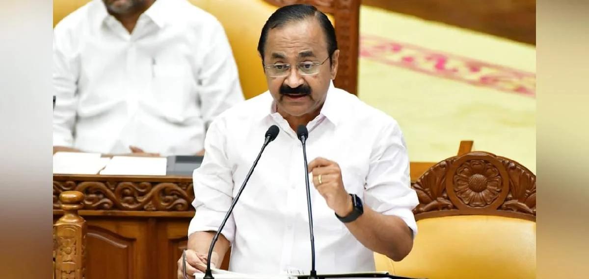 യാത്ര സ്വന്തം ചെലവില്; മന്ത്രിമാരുടെ സ്വകാര്യ വിദേശയാത്രയെ നിയമസഭയിൽ ന്യായീകരിച്ച് മുഖ്യമന്ത്രി